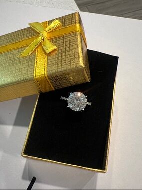 NWT Zales 5ct Moissanite diamond ring size 6 on solid S925 Sterling silver band